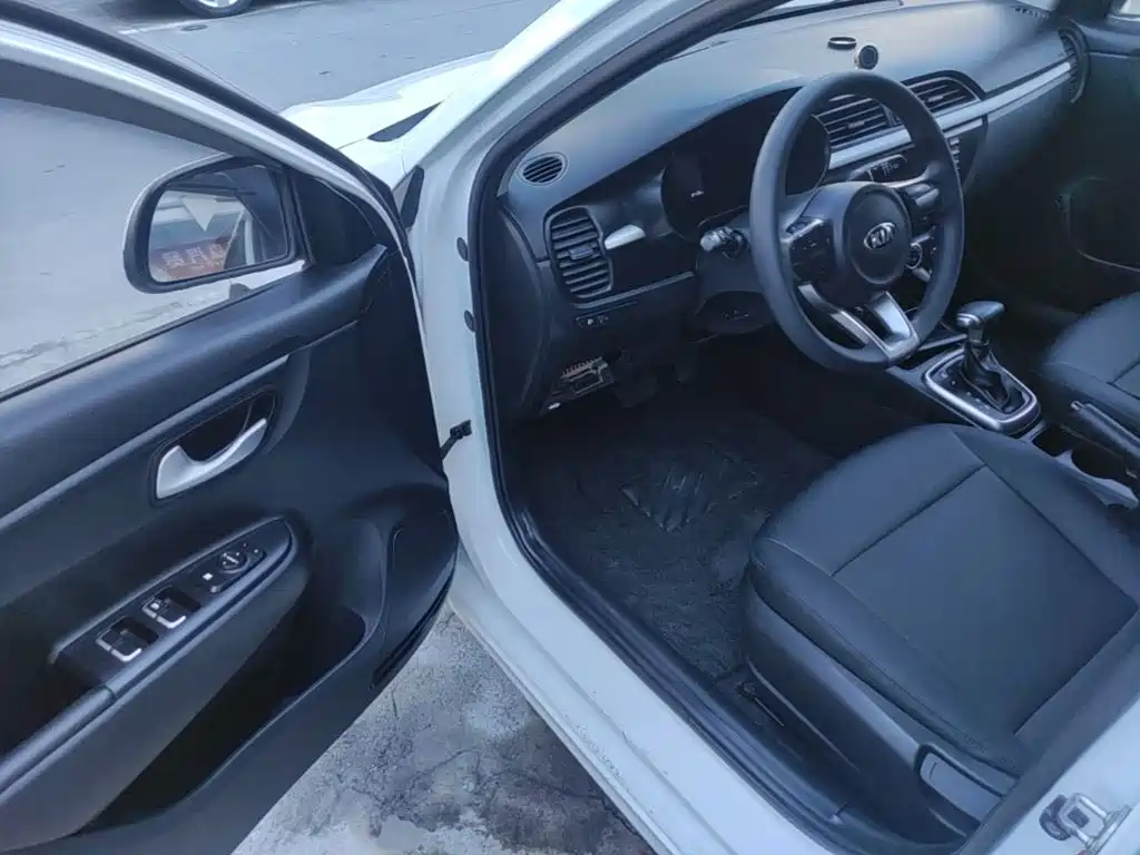 Kia K2 2017 2017 Sedan 1.4L AT GLS