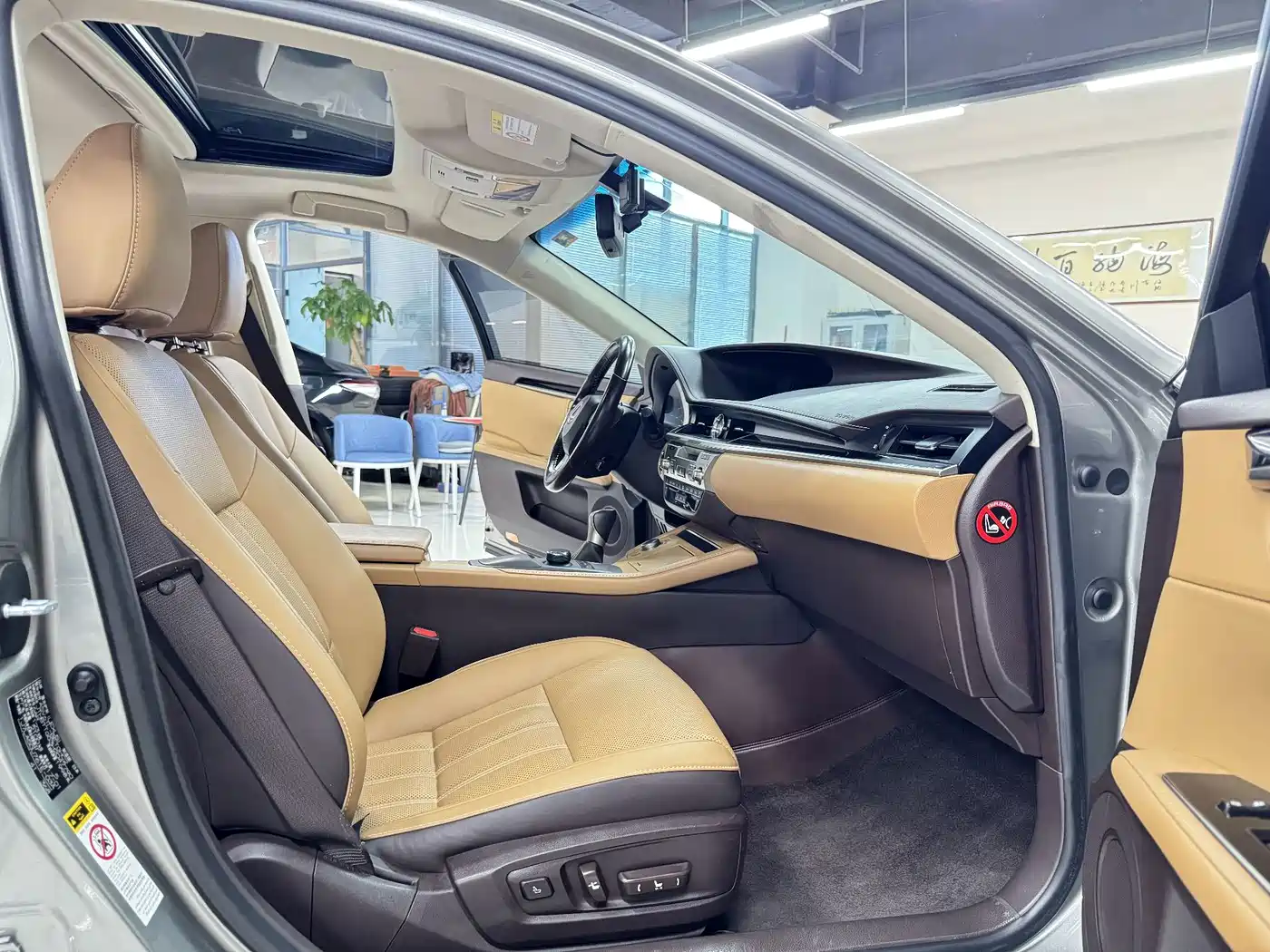 Фото 9 - Lexus ES