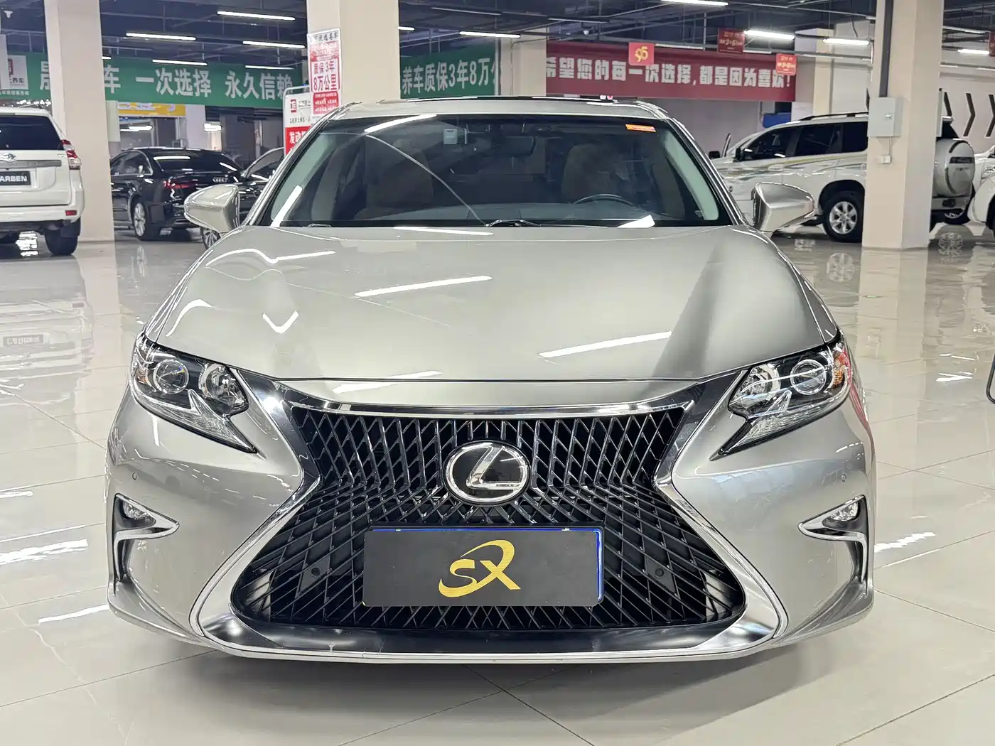 Фото 2 - Lexus ES
