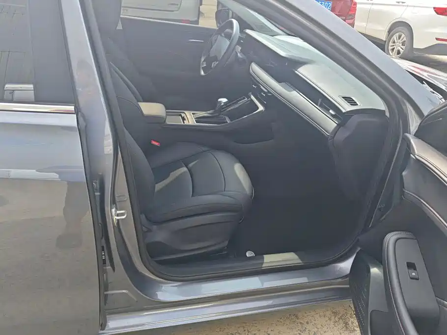 Roewe i5 2026 2023 1.5L CVT Luxury Edition