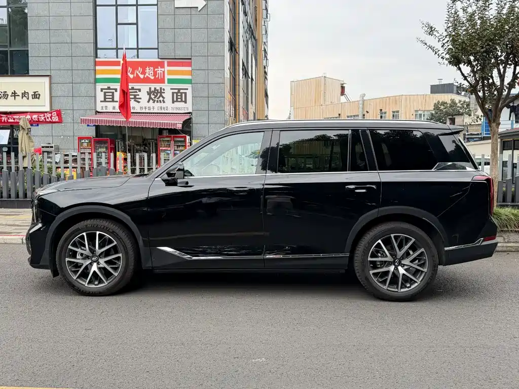 صورة 3 - GAC Trumpchi GS8