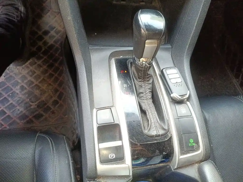 Фото 10 - Honda Civic