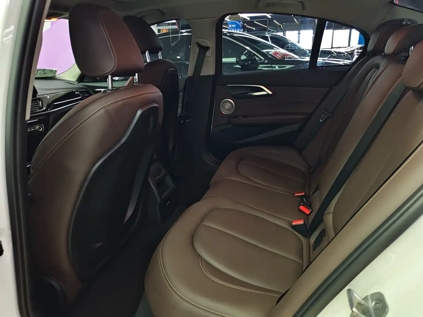 BMW 1 Series 2022 120i M Sport Shadow Edition фото 11