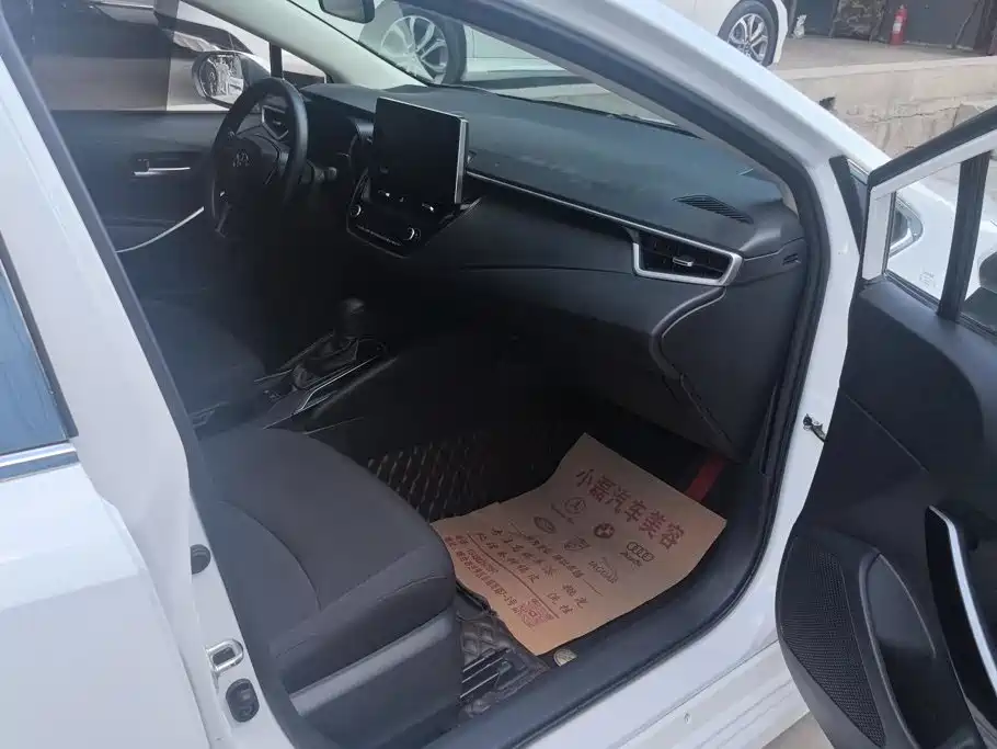 Фото 8 - Toyota Corolla