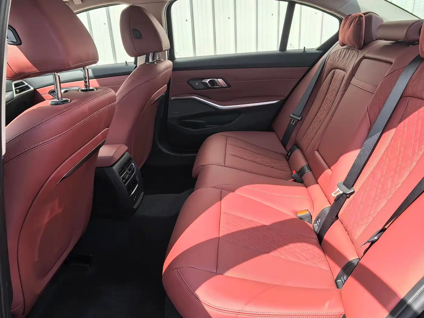 BMW 3 Series 2025 330Li M Sport Night Edition фото 7