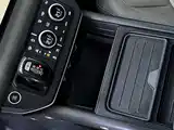 Photo 18 - Land Rover Defender