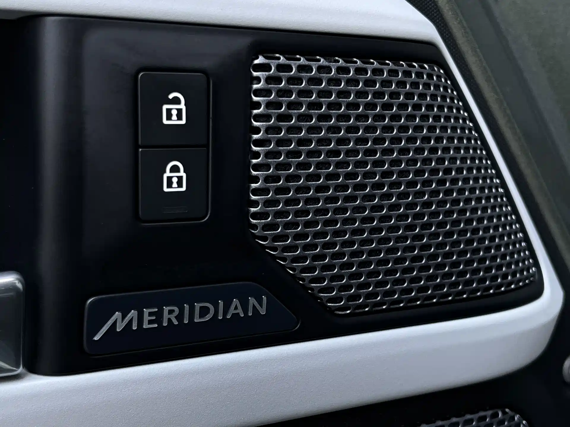 Photo 19 - Land Rover Defender