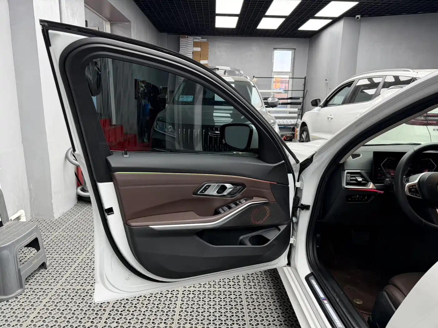 BMW 3 Series 2024 320i M Sport Package фото 16