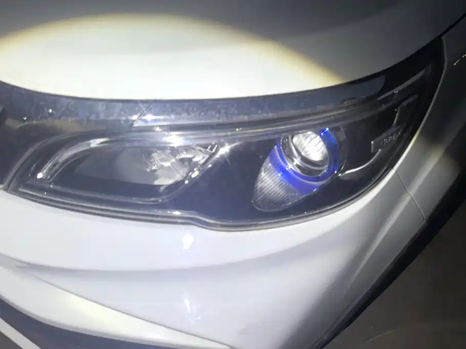 Фото 5 - Geely Vision X3
