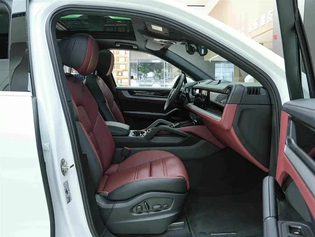 Photo 13 - Porsche Cayenne