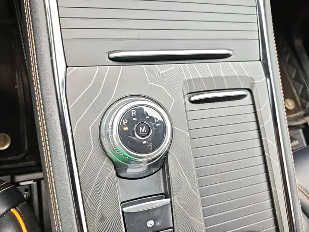 Photo 10 - Ford Explorer