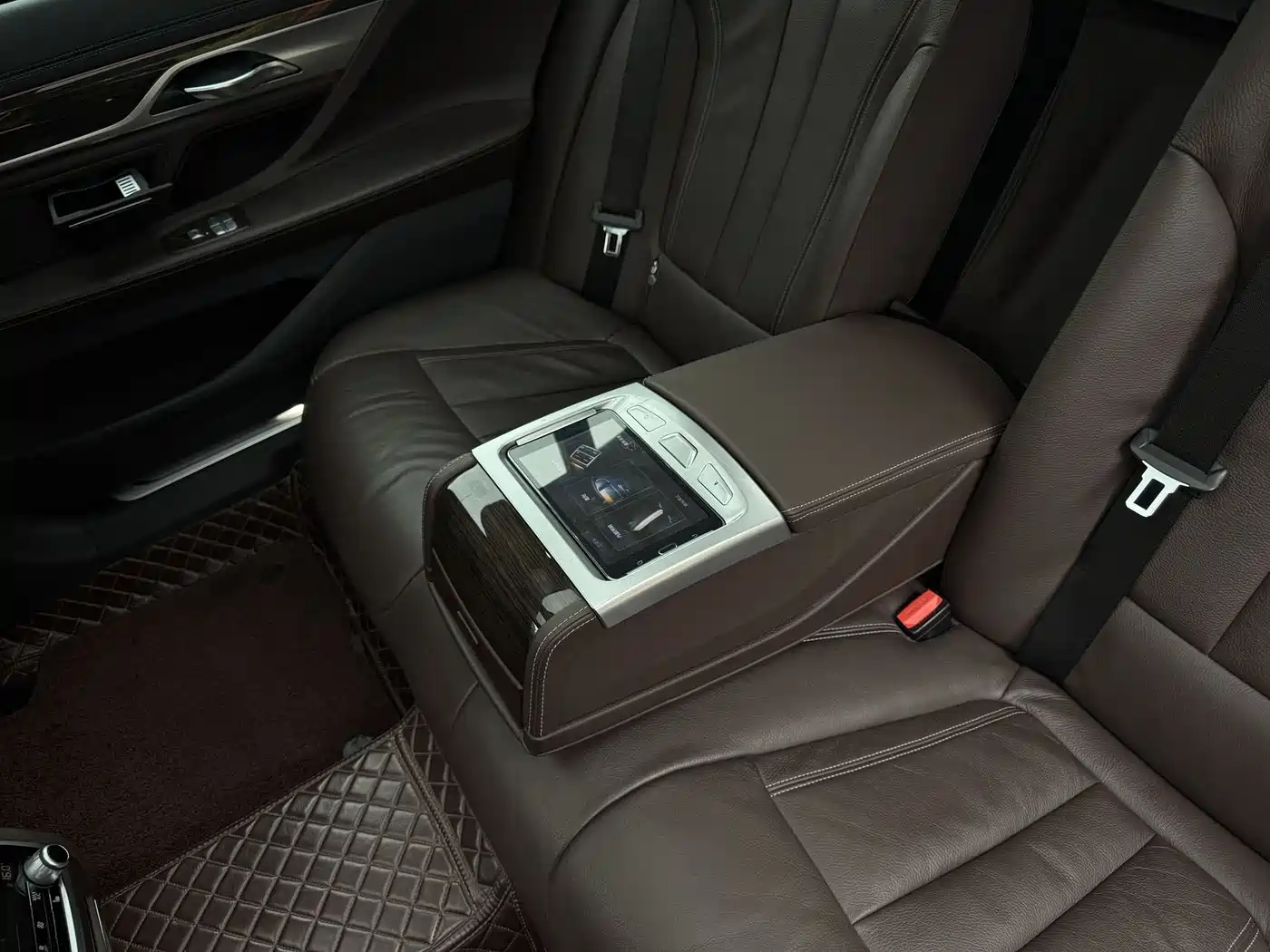 BMW 7 Series 2016 730Li Leading фото 11