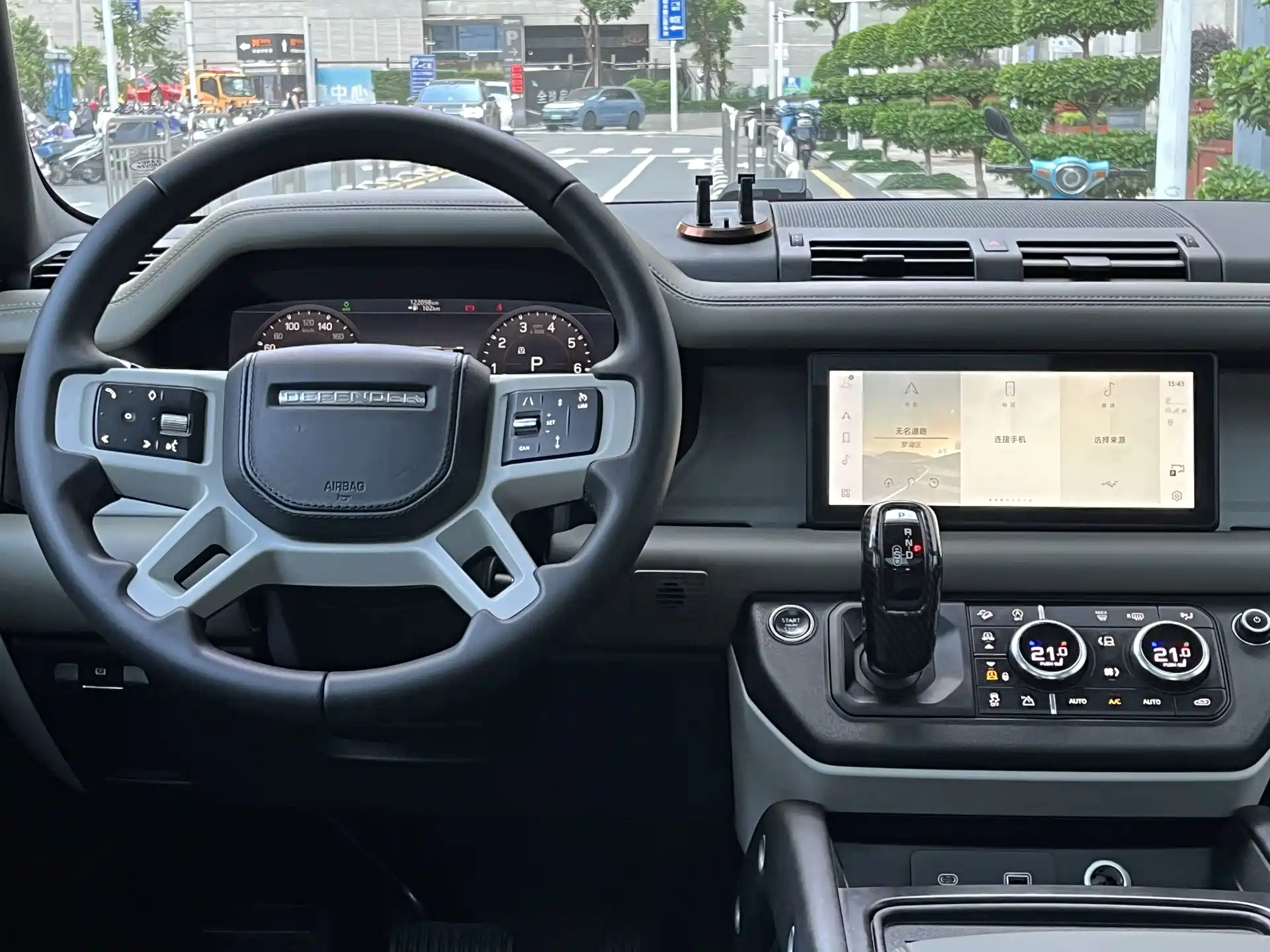 Photo 13 - Land Rover Defender