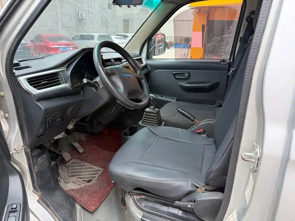 SRM Xinyuan Xinyuan T2S EV 2023 2021 Van