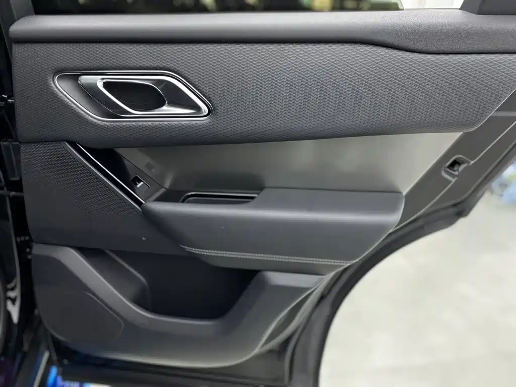 Фото 19 - Land Rover Range Rover Velar
