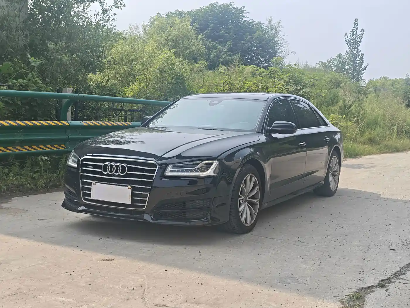 Фото 1 - Audi A8
