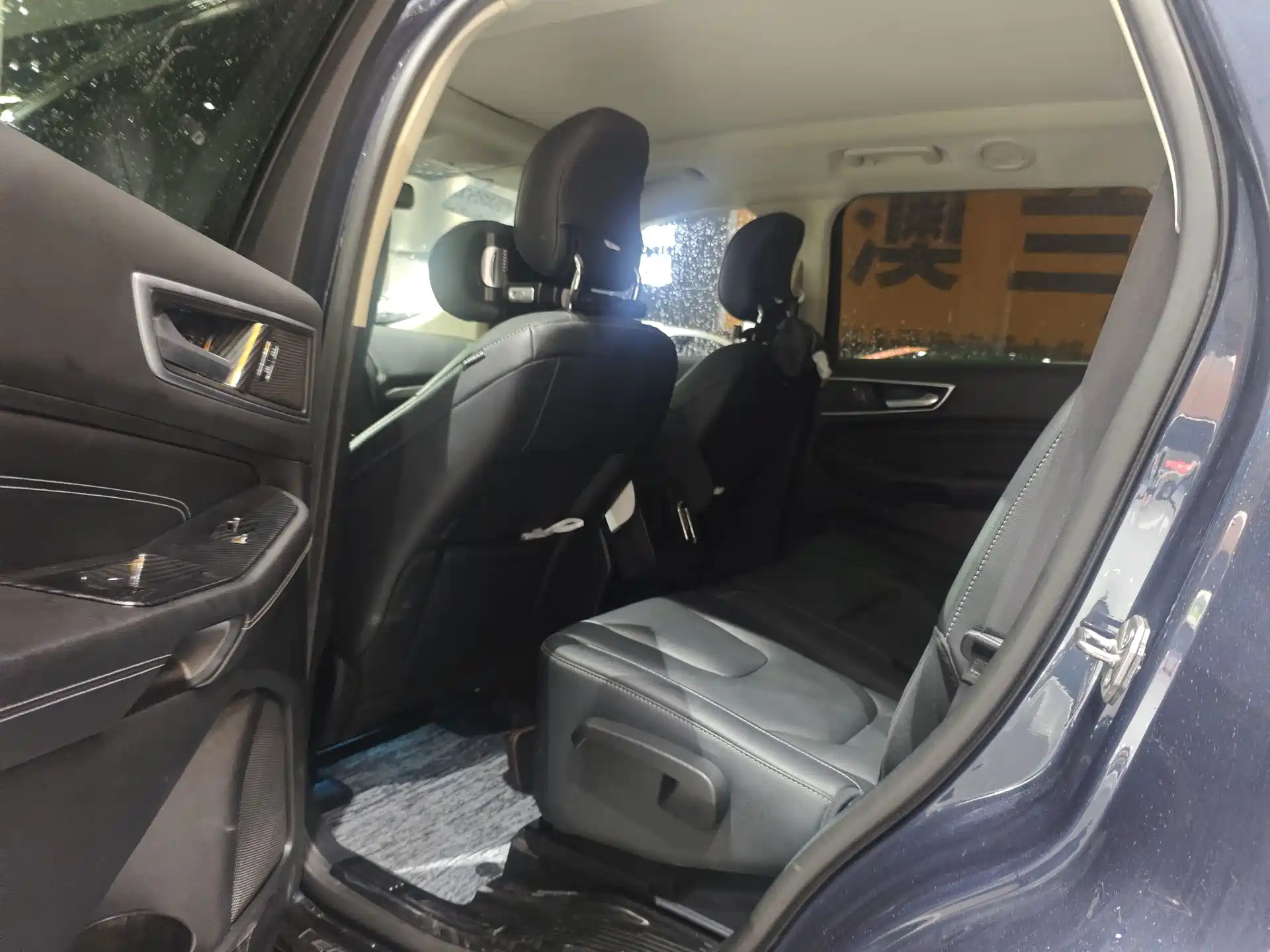 Photo 11 - Ford Edge