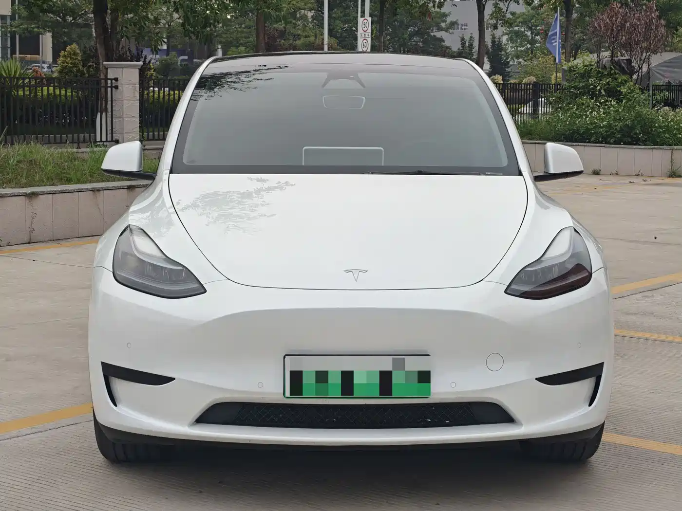 TESLA MODEL Y
