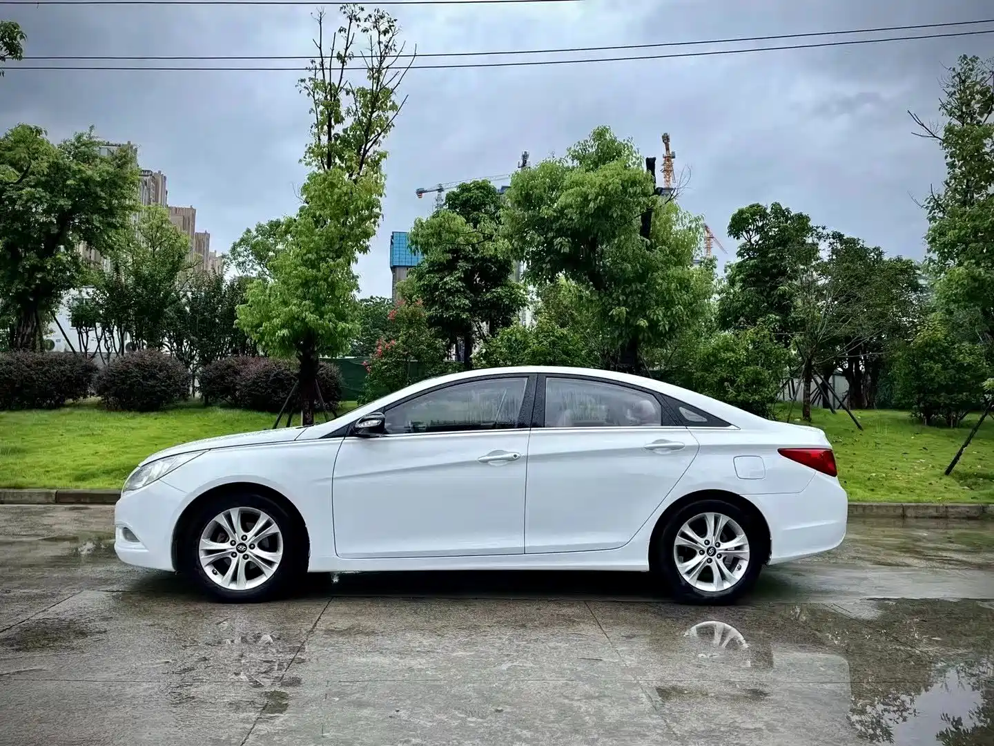 Photo 8 - Hyundai Sonata