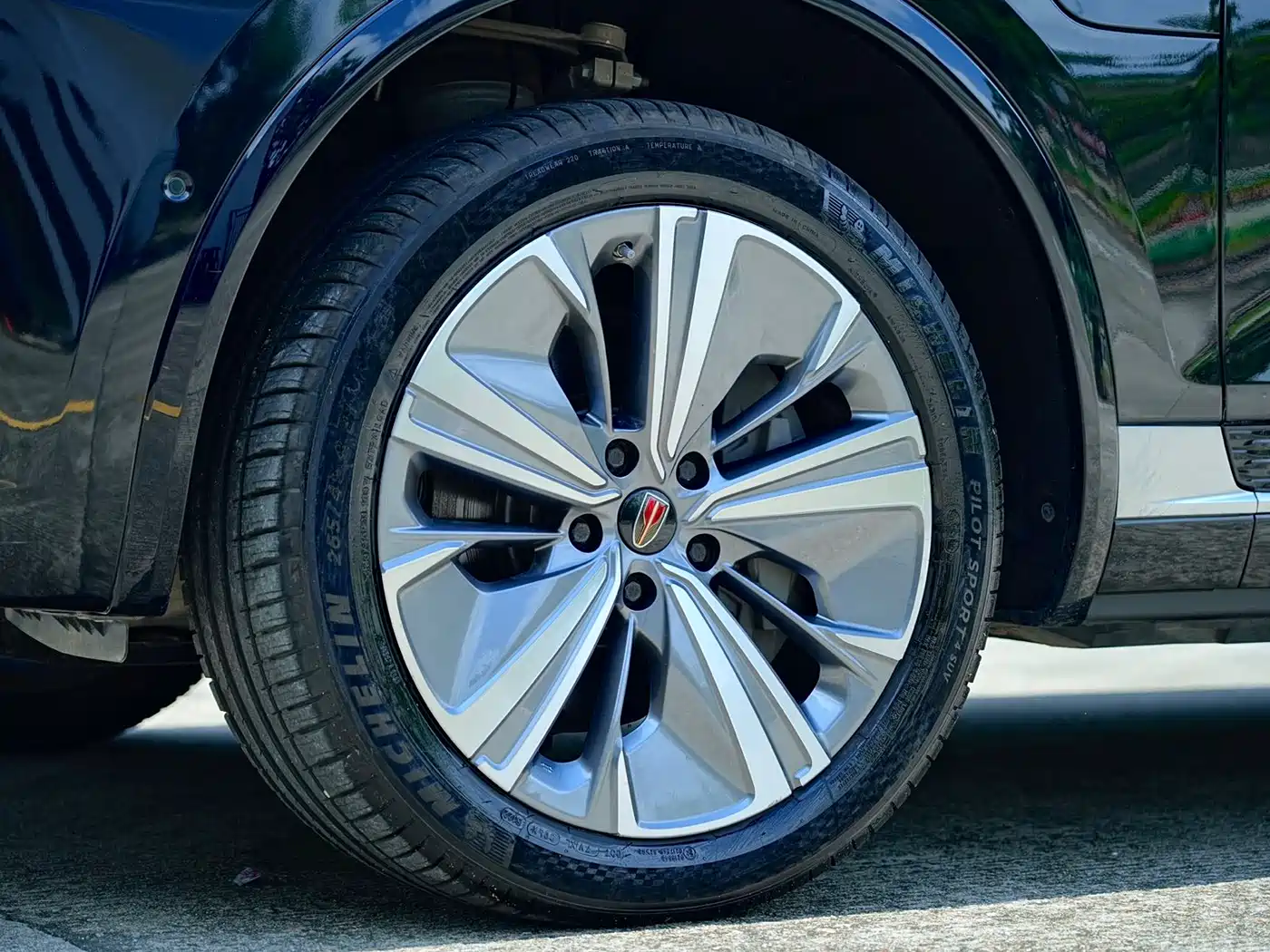 Hongqi E-HS9 2023 2022 660km Qi Chang Edition (6-seater)