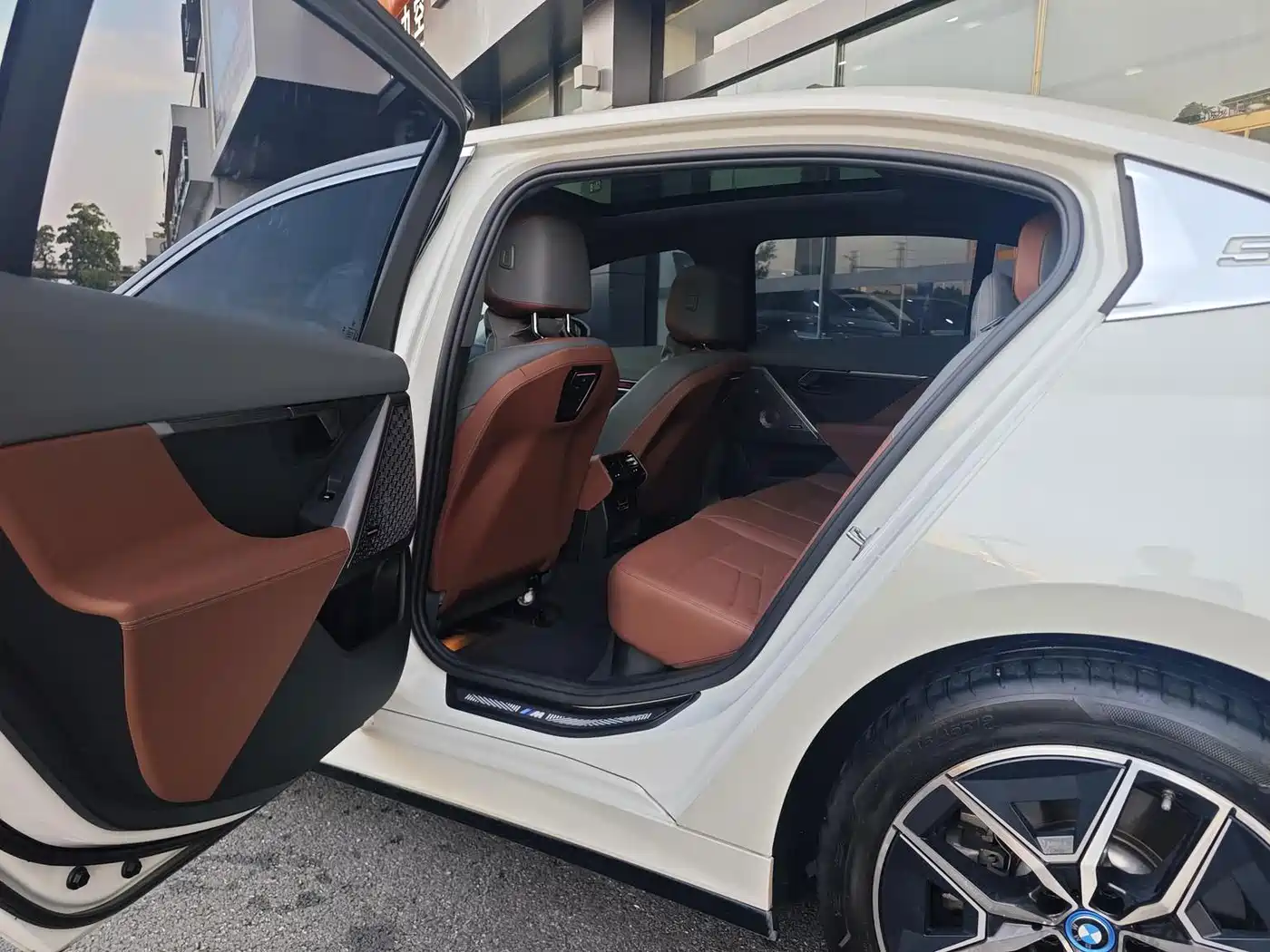 BMW i5 2024 2024 eDrive 35L Premium Model M Sport Package