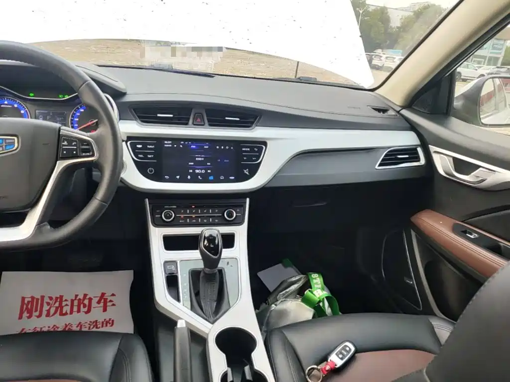 Фото 13 - Geely Vision
