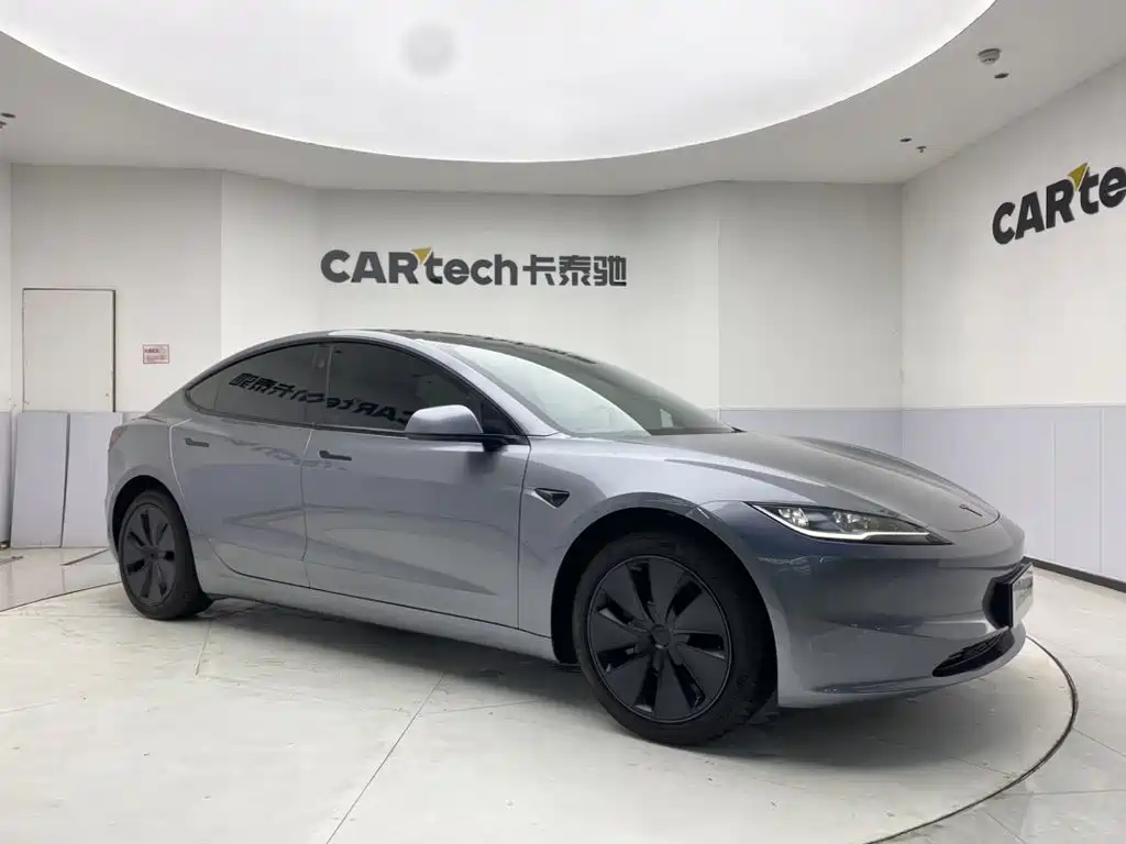 Фото 2 - Tesla Model 3