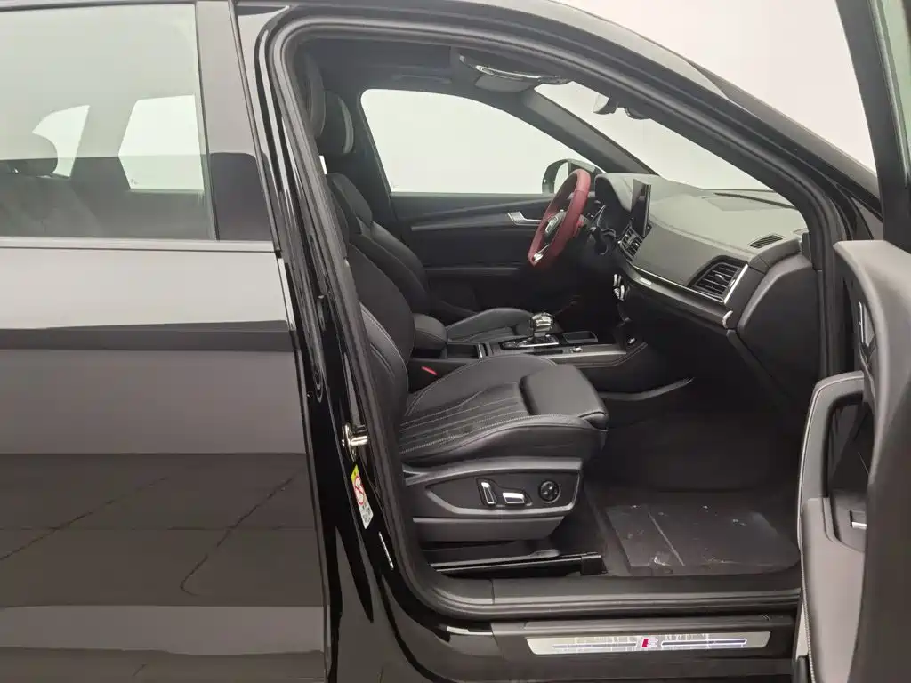 Photo 23 - Audi Q5L