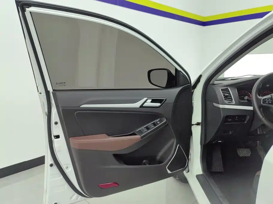 Фото 7 - Geely Vision