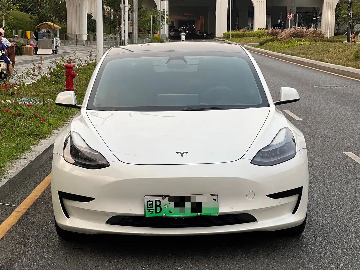 TESLA MODEL 3