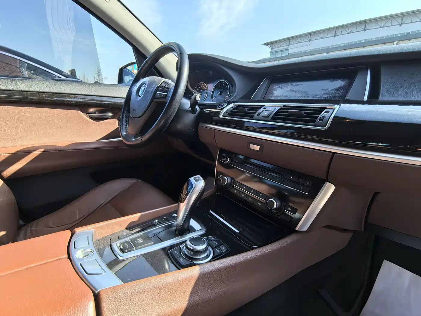 BMW 5 Series GT 2011 535i Elegance фото 9