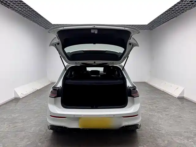 Volkswagen Golf 2025 2025 300TSI R-Line