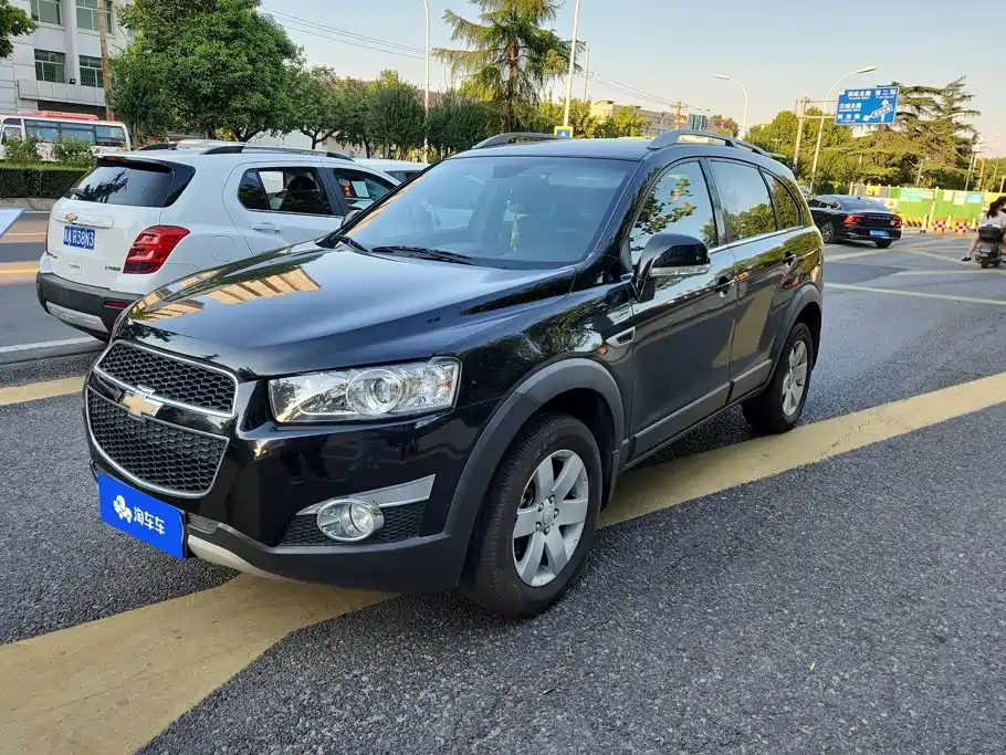 Chevrolet Captiva 2012 2012 Model 2.4L 2WD Urban Edition 5-Seater