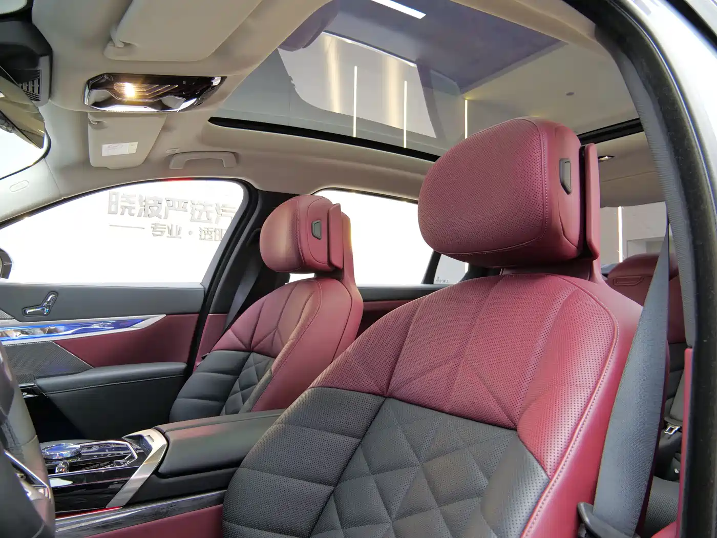 BMW 7 Series 2023 Model 735Li M Sport Package фото 8