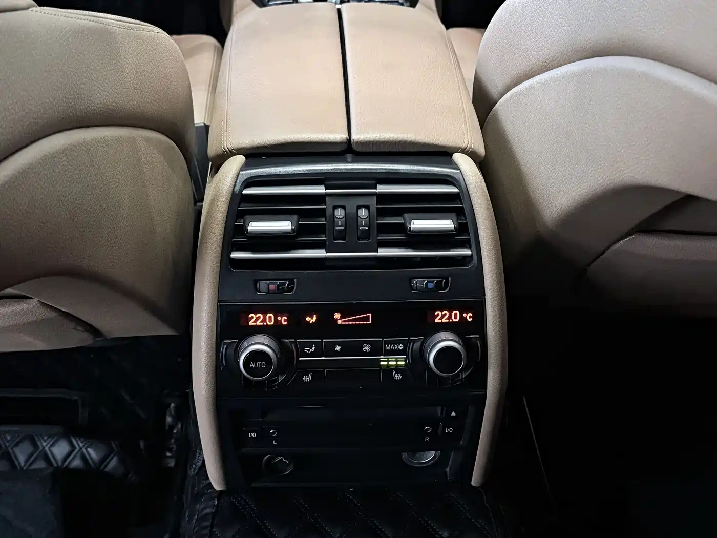 BMW 7 Series 2009 Model 740Li Leading Edition фото 20