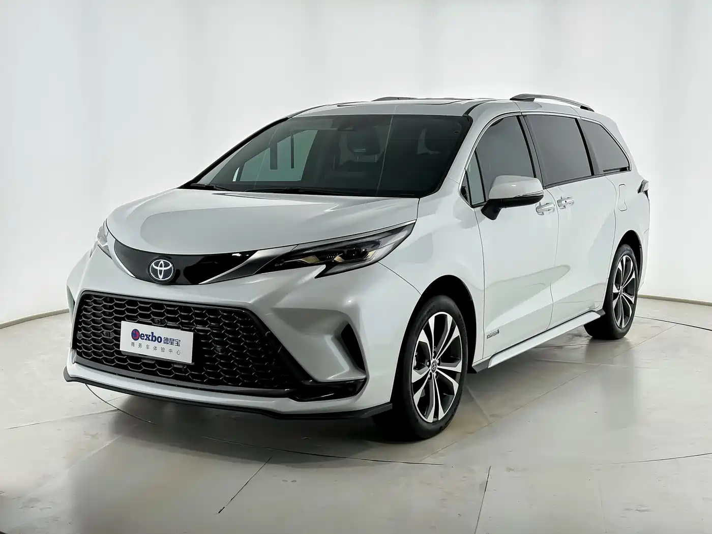 Toyota Granvia 2023 2.5L Hybrid Comfort Edition фото 9