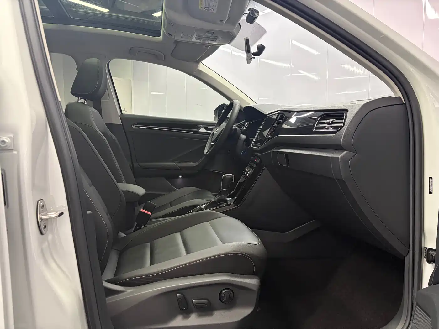 VOLKSWAGEN T ROC EXPLORING SONGS