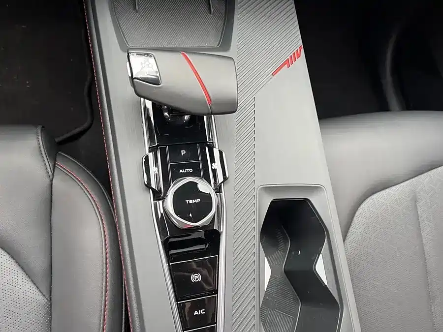 Changan Oshan Z6 2022 2022 Blue Whale 1.5T DCT Intelligent Leader