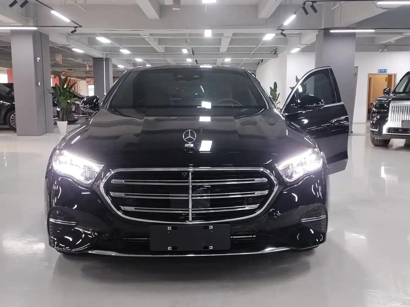 MERCEDES-BENZ E-CLASS