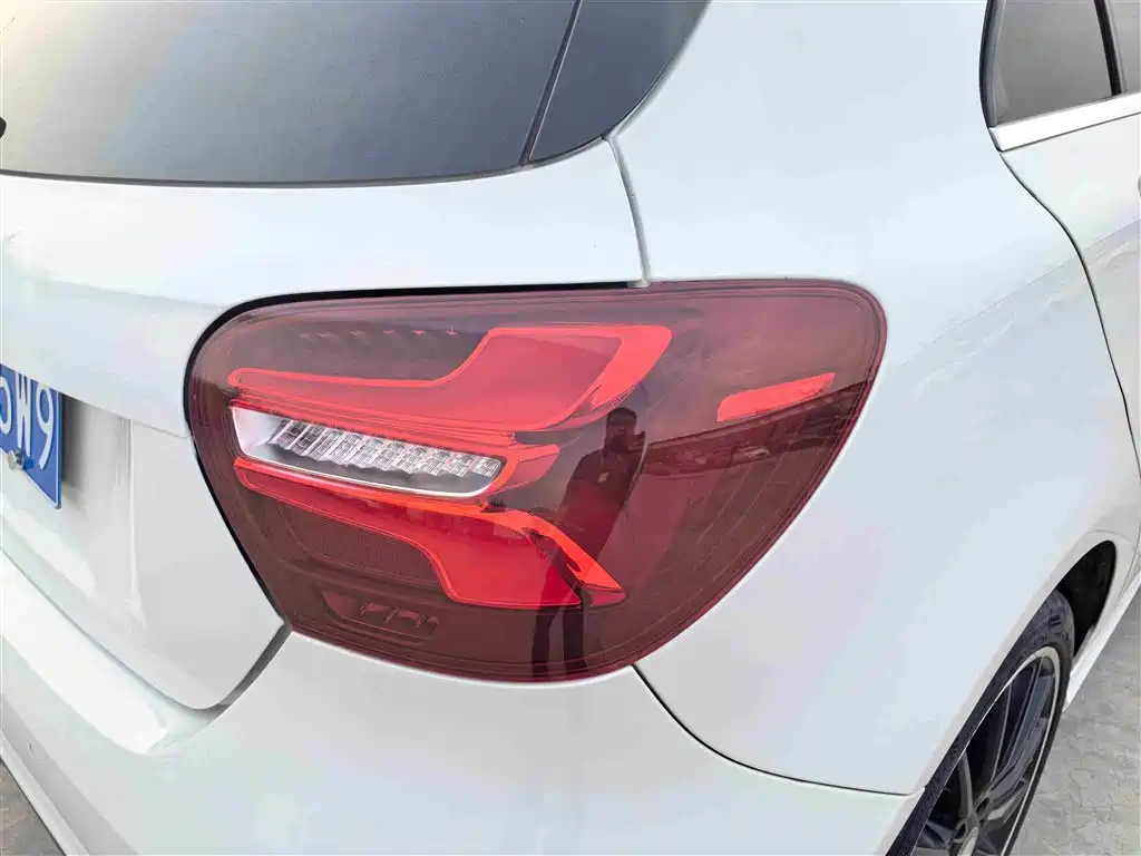 Mercedes-Benz A-Class (Import) 2015 A 200 Sport фото 11