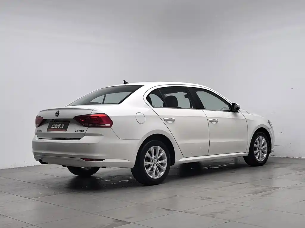 Фото 2 - Volkswagen Lavida