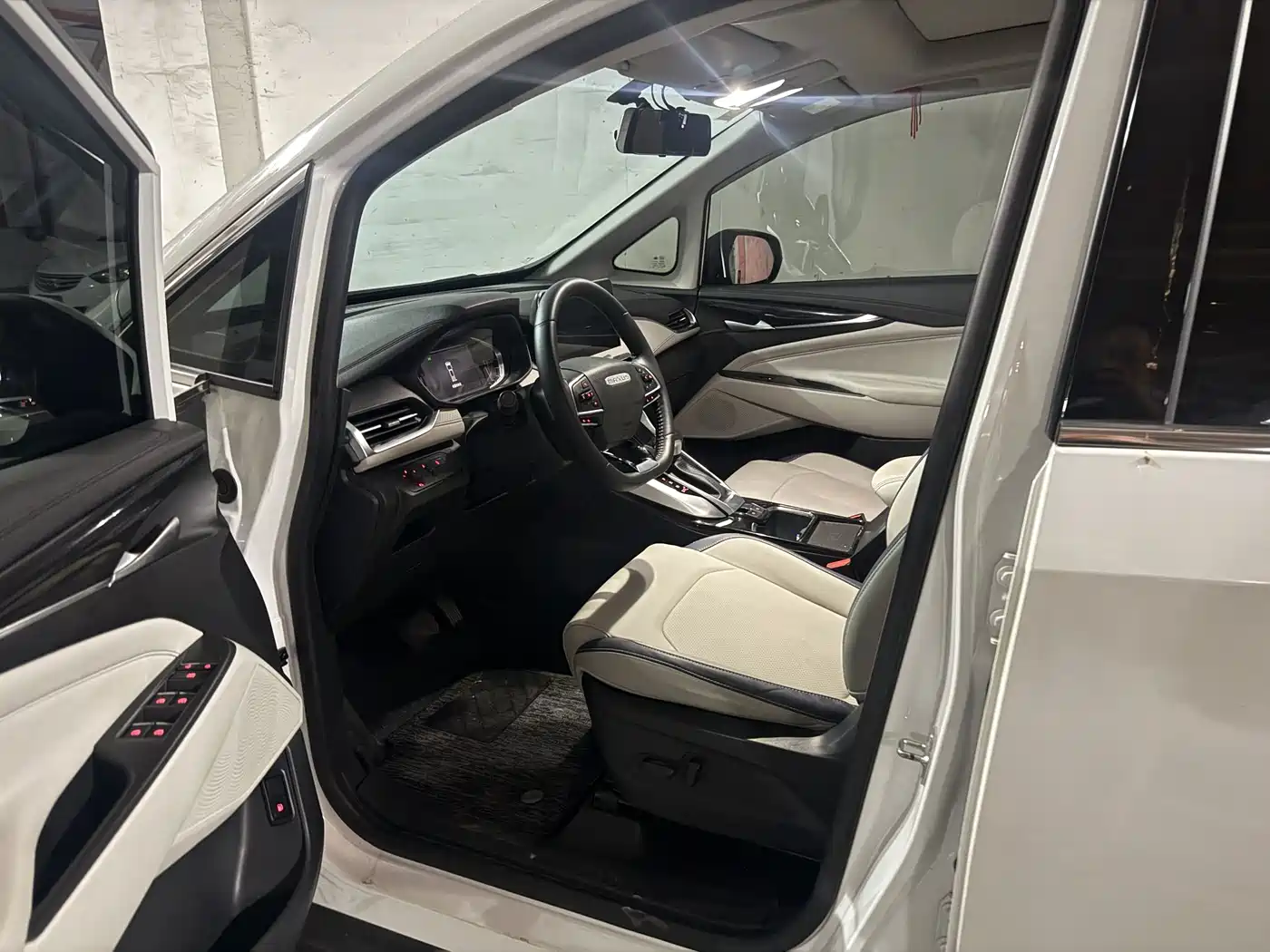 SAIC Maxus Maxus G50 2019 2019 1.5T Automatic Luxury Edition China V