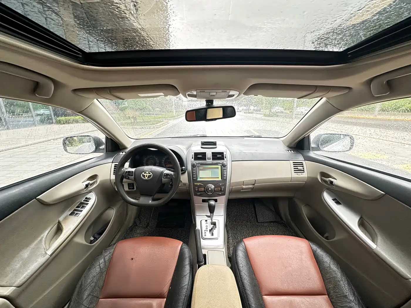 Фото 9 - Toyota Corolla