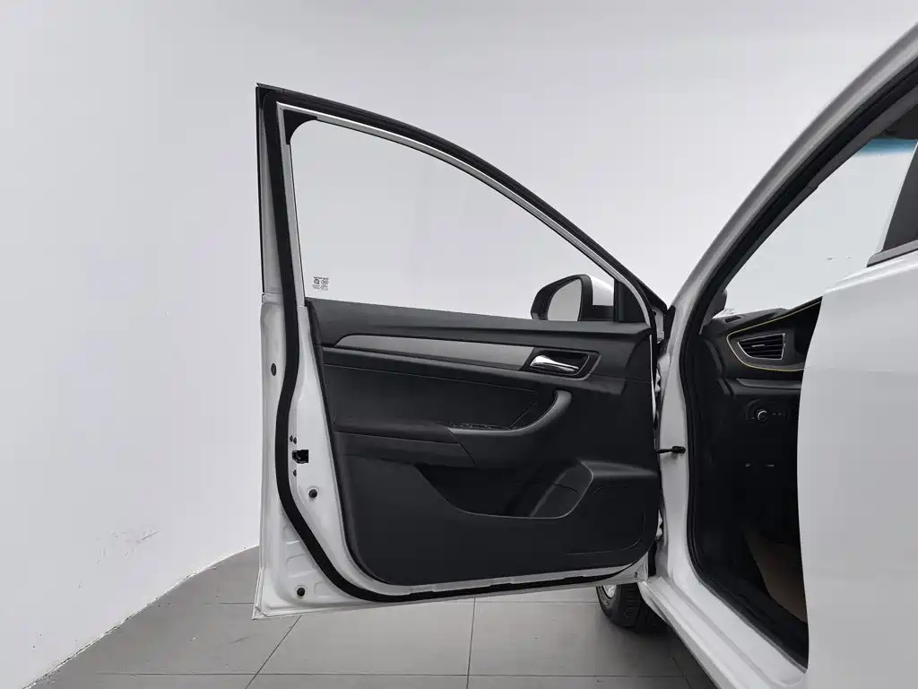 Roewe 360 2016 2016 1.5L Automatic Smart Screen Edition