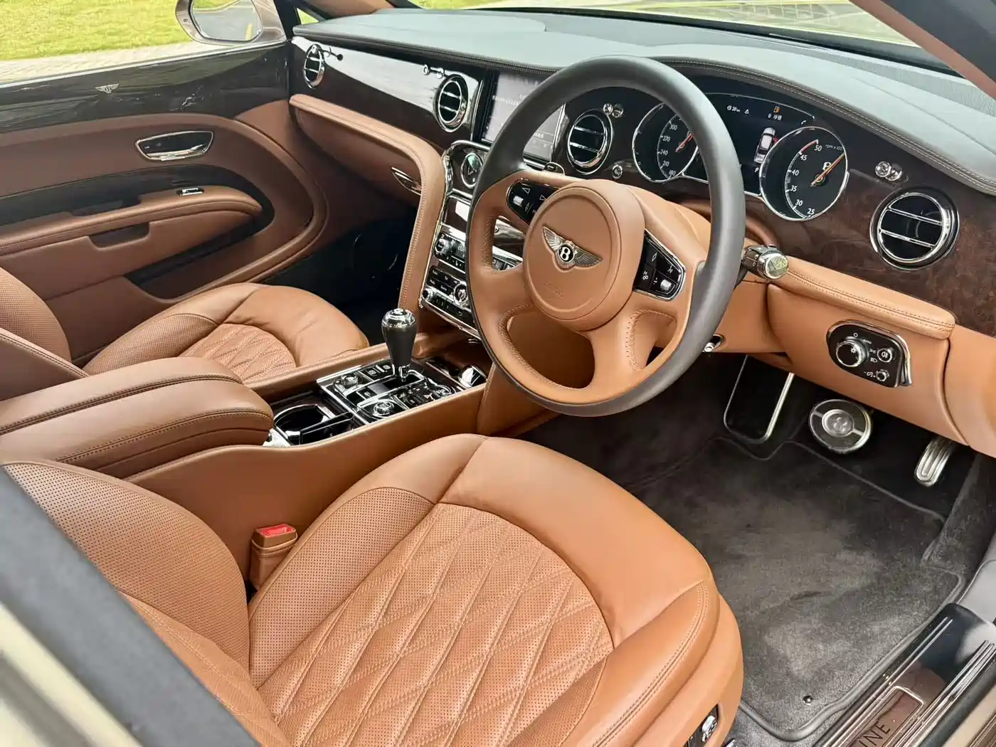 Bentley Mulsanne 2017 6.8T Long Wheelbase фото 8
