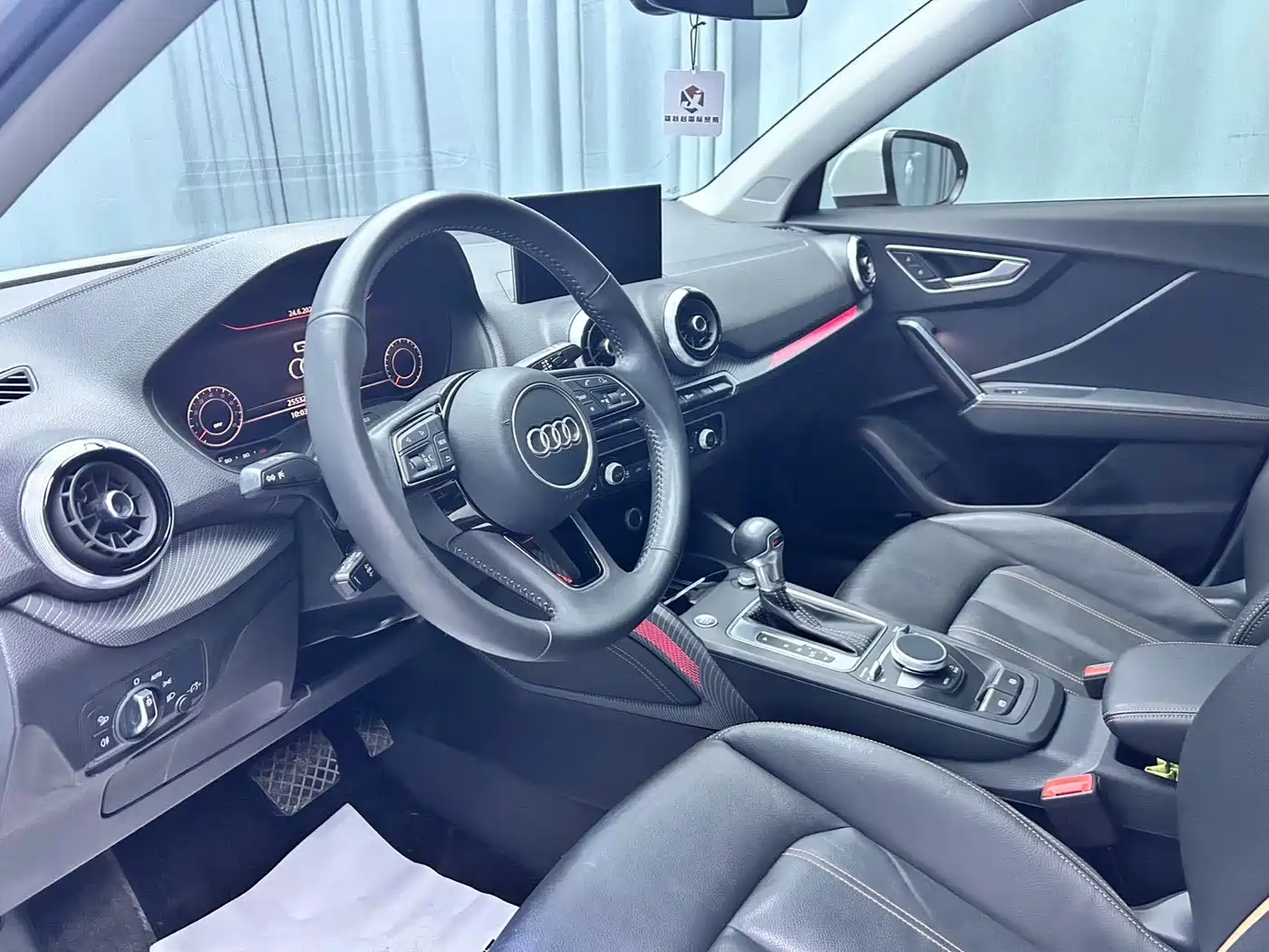 Фото 13 - Audi Q2L