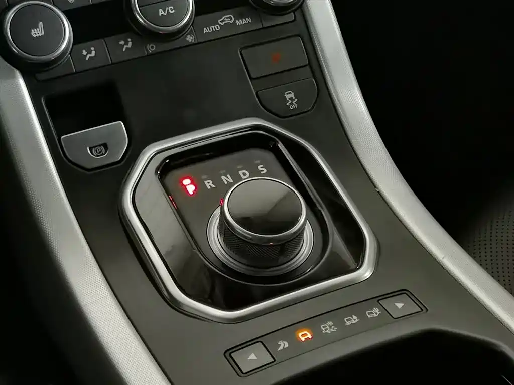 Land Rover Range Rover Evoque (Import) 2012 2.0T 3-door Sport Edition фото 13