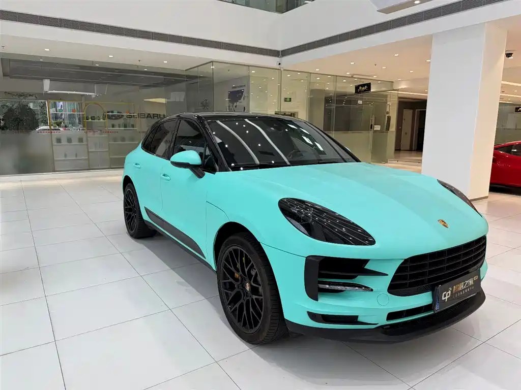 PORSCHE MACAN