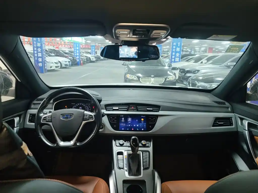 Photo 18 - Geely Atlas