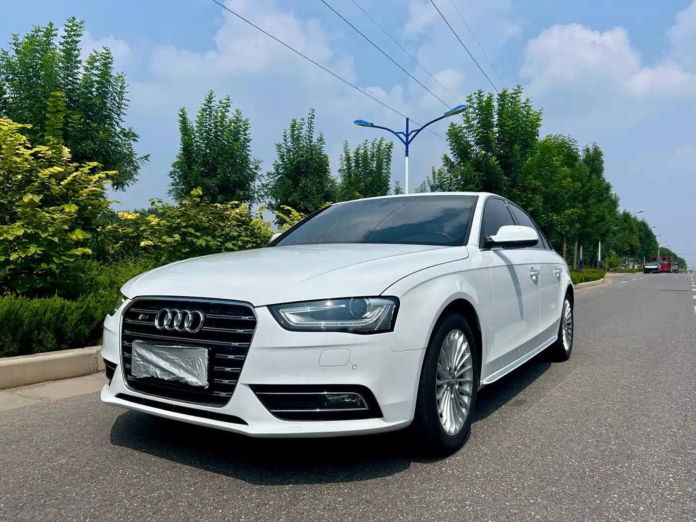 Фото 1 - Audi A4L